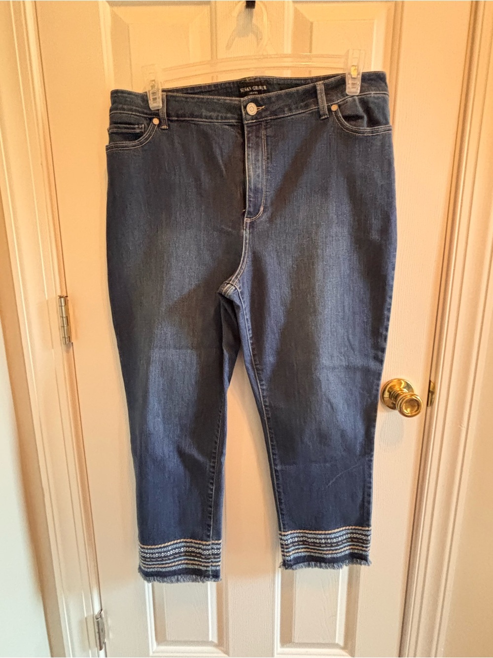 Susan Graver Blue Cropped Embroidered-Hem Jeans 18W
